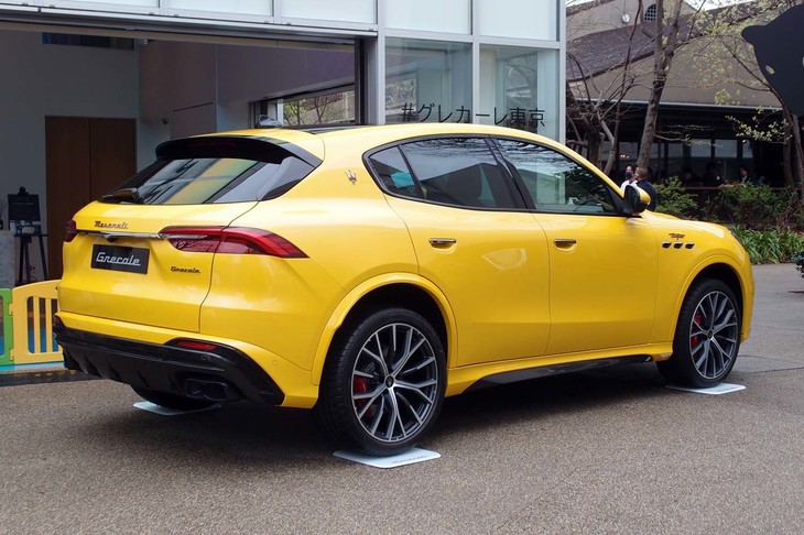 ラインナップは「GT」「モデナ」「トロフェオ」（写真）の3種類。ボディーサイズはトロフェオの場合で全長×全幅×全高＝4859×1979×1659mmとなっている。