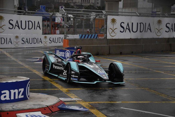 スポーツカーレースやF1で活躍してきたジャガーもフォーミュラEにチャレンジ。ドライバーはネルソン・ピケJr.、ミッチ・エバンスのコンビだ。ピケJr.によれば「共通のパーツが多いのでマシンの性能格差は少ないと思う」とのこと。