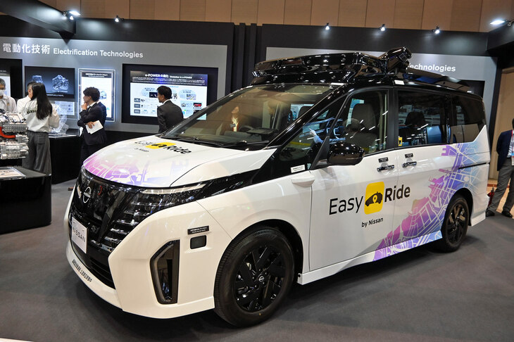 知能化技術の展示では、「セレナ」をベースとした遠隔自動運転の実証実験車を用意。来場者の注目を集めていた。