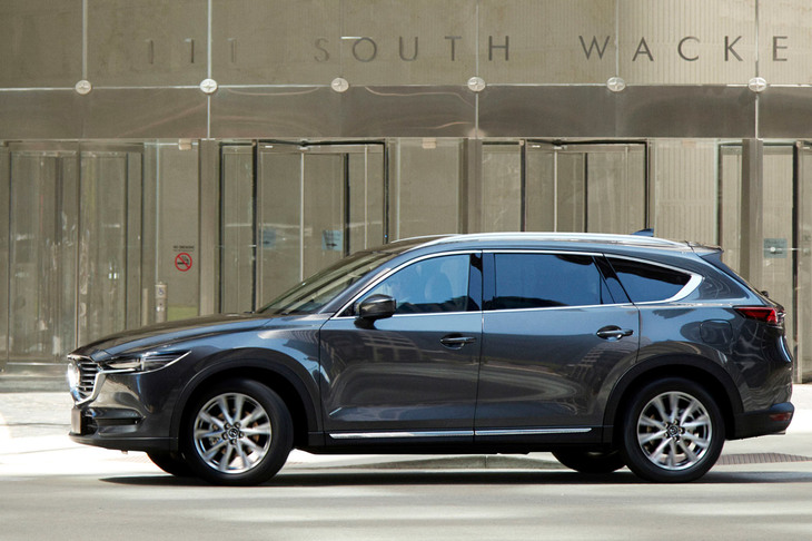 ミニバンブームが沈静化した理由としては、多人数乗車モデルやスペースユーティリティーを追求したモデルの多様化も挙げられる。写真は3列シートSUVの「マツダCX-8」。