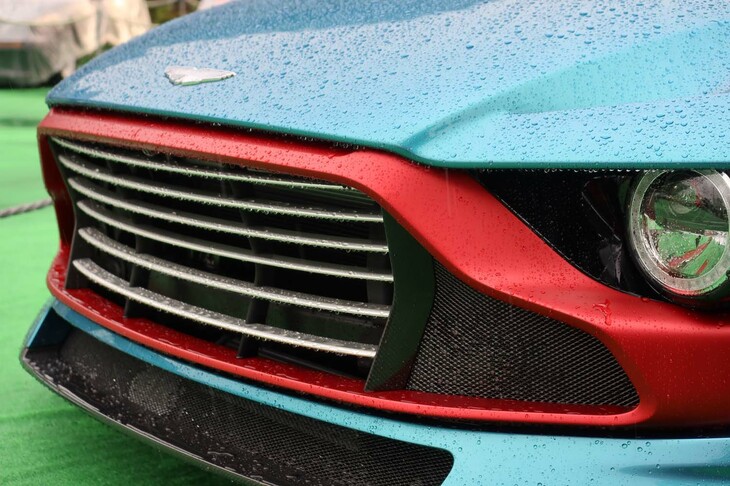 アストンマーティン・ヴァラー（フロントグリル）