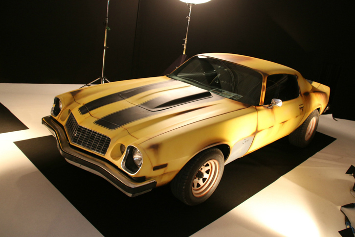 「SF」の部に展示された1977年「シボレー・カマロSS」。2014年の作品『トランスフォーマー／ロストエイジ』で活躍した。
