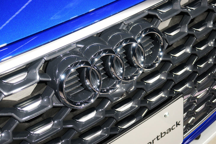 アウディQ5スポーツバック 1st edition（エンブレム＆フロントグリル）