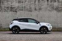 「キャプチャー エスプリ アルピーヌ フルハイブリッドE-TECHリミテッド」のボディーサイズは全長×全幅×全高＝4240×1795×1590mm、ホイールベースは2640mm。これらの数値は、ベースモデルと同一である。