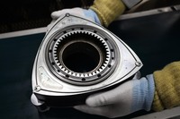 ロータリーエンジン搭載の「マツダMX-30 e-SKYACTIV R-EV」生産開始の画像