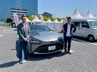 「トヨタチームメイト」の開発を担当した川崎智哉さん（写真左）を直撃！ あれこれ聞き出してみた。