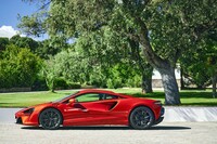 30kmのEV走行が可能な「アルトゥーラ」。燃費はWLTPモードで4.6リッター/100km（約21.7km/リッター）となっている。