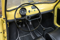 製作にあたっては、イタリアに現存する「500」を徹底的にレストアしてからEV化。修復作業は徹底しており、隅々まで奇麗に仕上げられている。