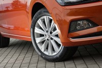 「TSIハイライン」では、16インチホイールが標準（他グレードは15インチ）。テスト車はコンチネンタルのコンフォートタイヤ「コンチプレミアムコンタクト5」を履いていた。