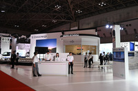 2023年のジャパンモビリティショーより、日野自動車の展示ブースの様子。