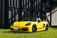 2018年の「911カレラT」（991型）に続いて設定された「718ボクスターT」。その後に「マカンT」がラインナップされ、911カレラTも992型に代替わりした。