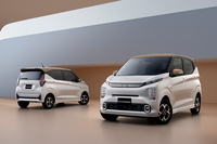 「日産サクラ」の三菱版といえるポジションの「eKクロスEV」。こちらは2026年6月に小改良を受けており、グリルを縮小してよりBEVらしいデザインにしたとのこと。