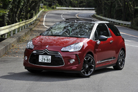 シトロエンDS3カブリオ スポーツシック（FF/6MT）