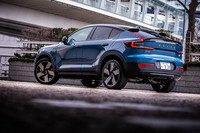 ボディーサイズは全長×全幅×全高＝4440×1875×1595mm、ホイールベース＝2700mm。車重は2160kgと発表されている。