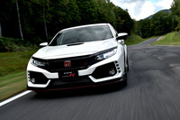 鷹栖のワインディングコースを駆け抜ける新型「シビック タイプR」。
