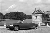 20年にわたるモデルライフのなかで、「シトロエンDS」にはさまざまな派生モデルが生まれた。写真はオープントップの「デカポタブル」。