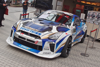 競技に出走するマシン「GReddy 35RX spec-D」。「日産GT-R」をベースに駆動方式をFRに変更。最高出力は900psと公表される。