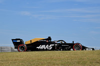 今季苦しい戦いを続けている唯一のアメリカ国籍チーム、ハース。せめてホームレースでは良いところを見せたかったが、予選ではケビン・マグヌッセン12位、ロメ・グロジャン（写真）15位と後方に埋もれ、レースでもグロジャン15位、マグヌッセン18位と浮上できず。参戦4年目の今年、ハースはコンストラクターズランキングで10チーム中9位と下位から抜け出せないでいる。（Photo=Haas）