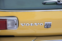 リアに装着された「VOLVO」と「1800ES」のバッジ。クラシックガレージの阿部さんいわく「『P1800』系をレストアするなら、今がいい」とのことだった。