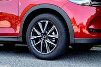 「XD」と「25S」の両モデルとも「トーヨー・プロクセスR46」タイヤを履いていた。