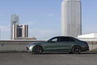 「メルセデスAMG S63 Eパフォーマンス」の車両本体価格は3799万円。今回の試乗車は「MANUFAKTURエクスクルーシブ」の内外装をはじめとしたオプション類が網羅されており、総額は4732万2000円にも達する。
