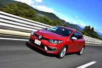 今回は東京から山梨県の山中湖まで100kmあまりを走った。試乗会での試乗だったため、燃費の満タン法計測は行っていない。車載燃費計は15.2km/リッターを示した。