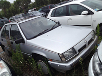 これも長らく放置されている「プロトン・サガ」。英国ナンバーだ。