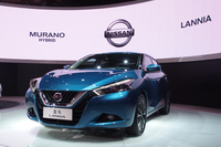 日産の小型セダン「ラニア」。