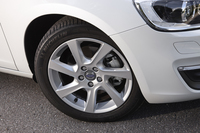 アルミホイールのサイズは17インチ。テスト車にはミシュランのプライマシーが組み合わされていた。
    