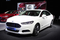 「フォード・モンデオ」のセダン仕様。