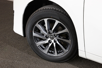 装着されるタイヤのサイズは225/60R17 となる。