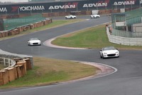 筑波サーキットのS字コーナー付近。駆け抜ける歓びを体感できるポイント。