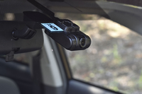 美優Navi専用のドライブレコーダー、CA-DR01D。f値1.6の明るいレンズを搭載し、暗いシーンでもきれいに記録できる。