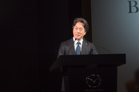 出展概要を説明するマツダの毛籠勝弘常務執行役員。