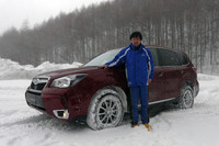 全日本ラリーなどで活躍する鎌田卓麻選手と、「フォレスター」のツーショット。