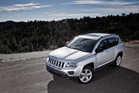 クライスラー、新型「ジープ・コンパス」を発売の画像