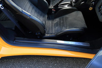 サイドシルは、従来モデル比で幅が43mm、高さが56mm縮小されており、大幅に乗降性が増している。