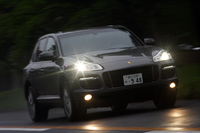 写真はカイエンターボ