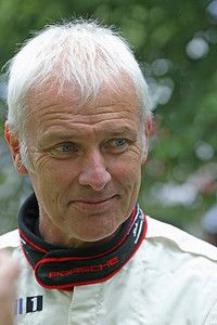 「ポルシェ718 F1」のコクピットにいたのは、ポルシェAGのマティアス・ミューラーCEO。練習する時間はまったくなかったということだが、見事な走りを披露していた。ポルシェはミュージアム所蔵の貴重なマシンを送り込むのみならず、CEOまでこうして参加して、このローカルイベントを大いに盛り上げたのだ。