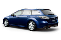 こちらはワゴンバージョンの「アテンザスポーツワゴン」。リアコンビランプの意匠があらためられた。