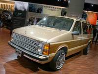 1983年「ダッジ・キャラバン」。思わず現行市販車かと……。