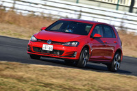 フォルクスワーゲンの代表的スポーツモデル「ゴルフGTI」。写真のトルネードレッドを含む、全7色のボディーカラーが用意される。