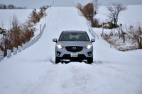 テストコースを後にして、「CX-5」（4WD）でいざ公道へ。
