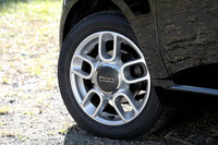 「フィアット500」のホイールサイズは、14インチか15インチ。テスト車は「スポーツ」専用デザインの15インチアロイホイールを装着する。