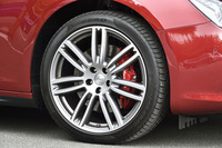 標準タイヤは18インチだが、試乗車にはオプションの20インチが装着されていた。お望みなら21インチも選択可能。