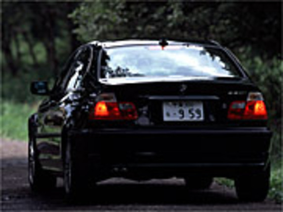 【スペック】全長×全幅×全高＝4470×1740×1415mm/ホイールベース＝2725mm/車重＝1520kg/駆動方式＝FR/3リッター直6DOHC24バルブ(231ps/5900rpm、30.6kgm/3500rpm)/車両本体価格＝535.0万円 