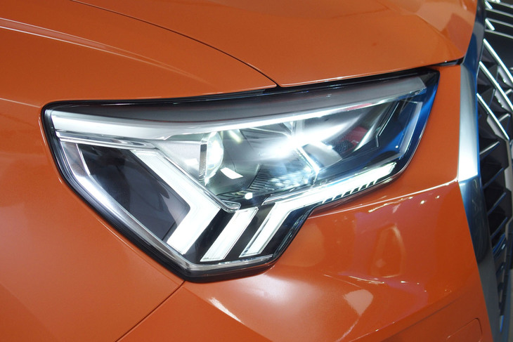 アウディQ3（ヘッドランプ）