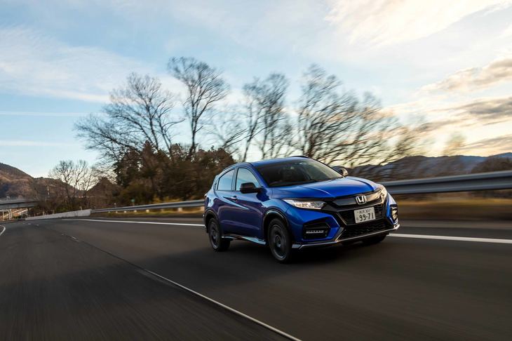 予防安全装置や運転支援システムの設定は標準車と同じで、自動緊急ブレーキや歩行者事故低減ステアリング、アダプティブクルーズコントロール、車線維持支援システムなどが標準装備される。