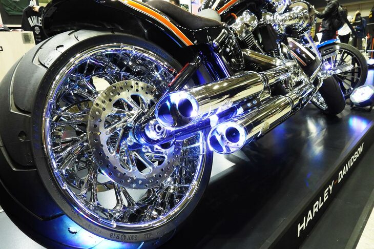 ハーレーダビッドソン南大阪の手になる2022年式「ハーレーダビッドソン・ブレイクアウト」。