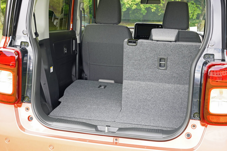 スズキ・ワゴンRスマイル ハイブリッドX（ラゲッジスペース）